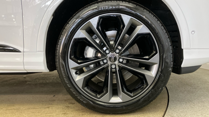 Audi Q7 3.0 TFSI Qtro 340 Black Ed 5dr Tiptronic [Tech] Petrol Estate - Image 5